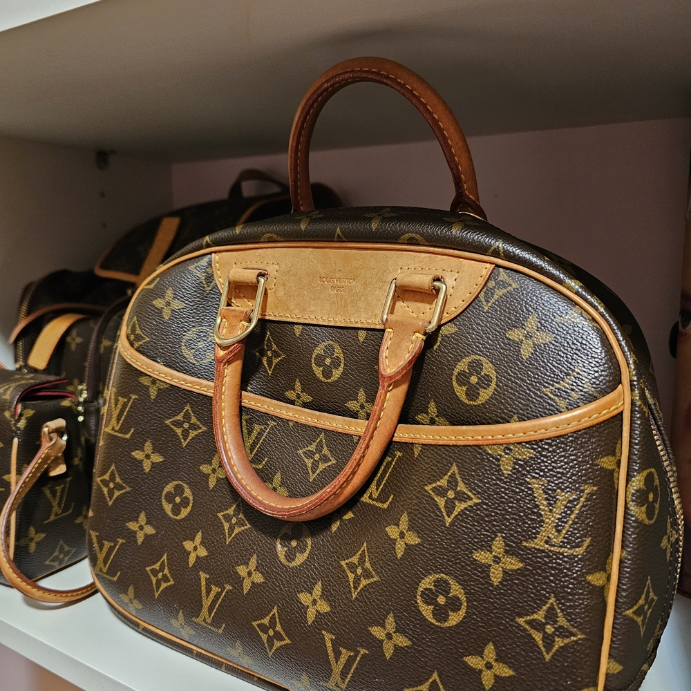 Louis Vuitton Brown Monogram Handbag - Picture 2 of 14